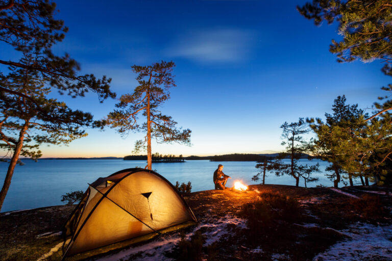 Camping-by-a-lake-in-Finland-in-the-summer